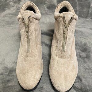 Women's Beacon Suede Ankle Boots Fawn/Leaf Motif Size 8M